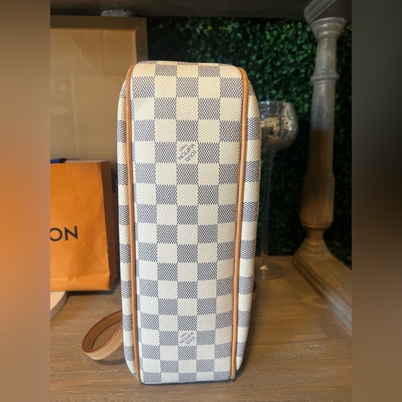 $1250 🅿️🅿️ Louis Vuitton Siracusa MM - Picture 7 of 8